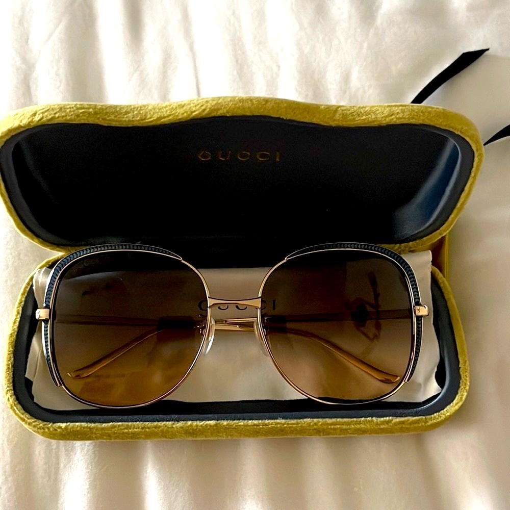 Gucci sunglass like NEW GG0400S 006 golden metal frame , blue pink gradient